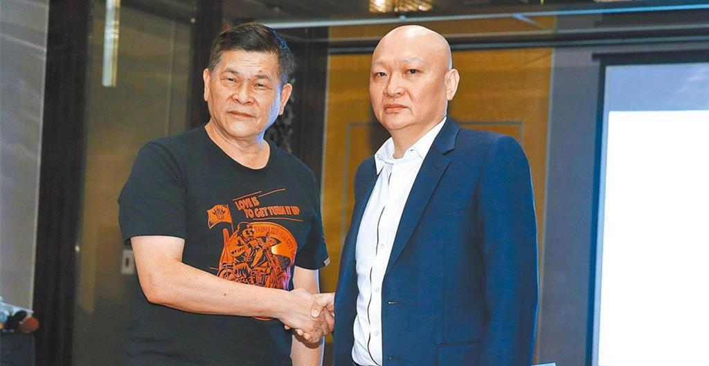 涉八八會館地下匯兌案的林秉文（右）曾幫藝人澎恰恰橋債務。 中時