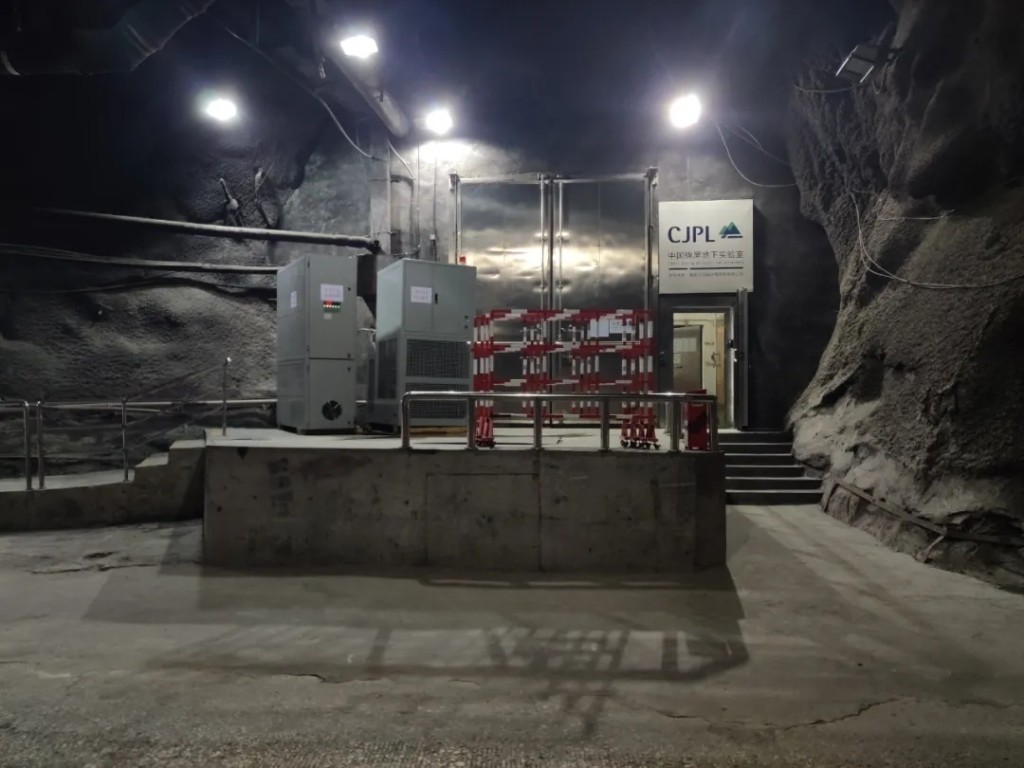 錦屏地下實驗室建於地底2400米。 