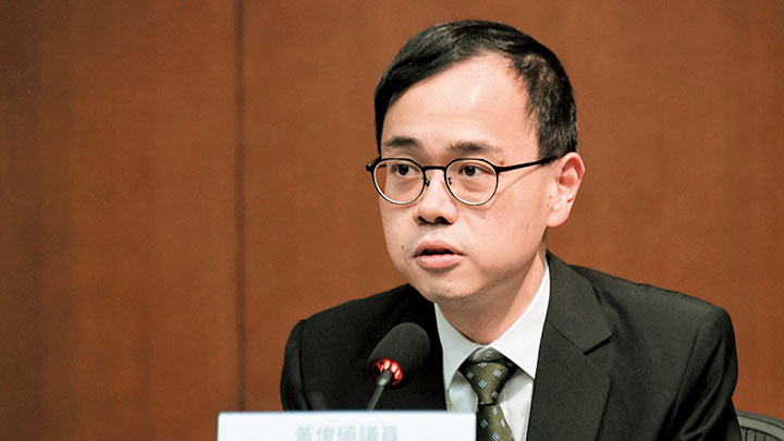 競逐連任會計界議員失敗的民建聯黃俊碩,獲委任為九龍城區撲滅罪行委員會委員。 競逐連任會計界議員失敗的民建聯黃俊碩,獲委任為九龍城區撲滅罪行委員會委員。