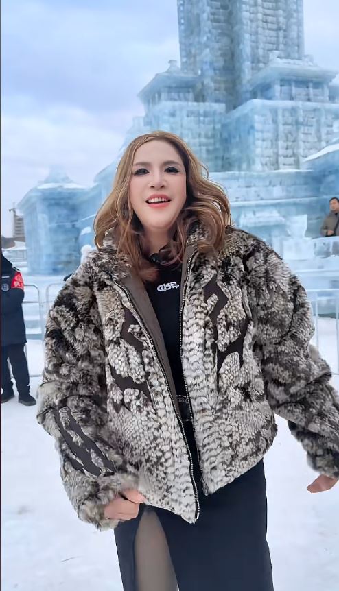 那藝娜最初以扮俄羅斯人走紅。