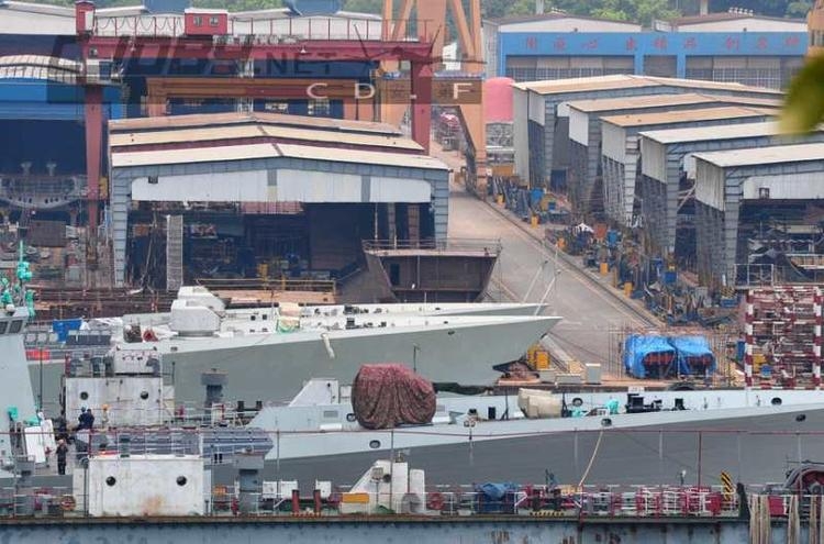 广州黄埔造船厂能同时建造多艘驱逐舰。