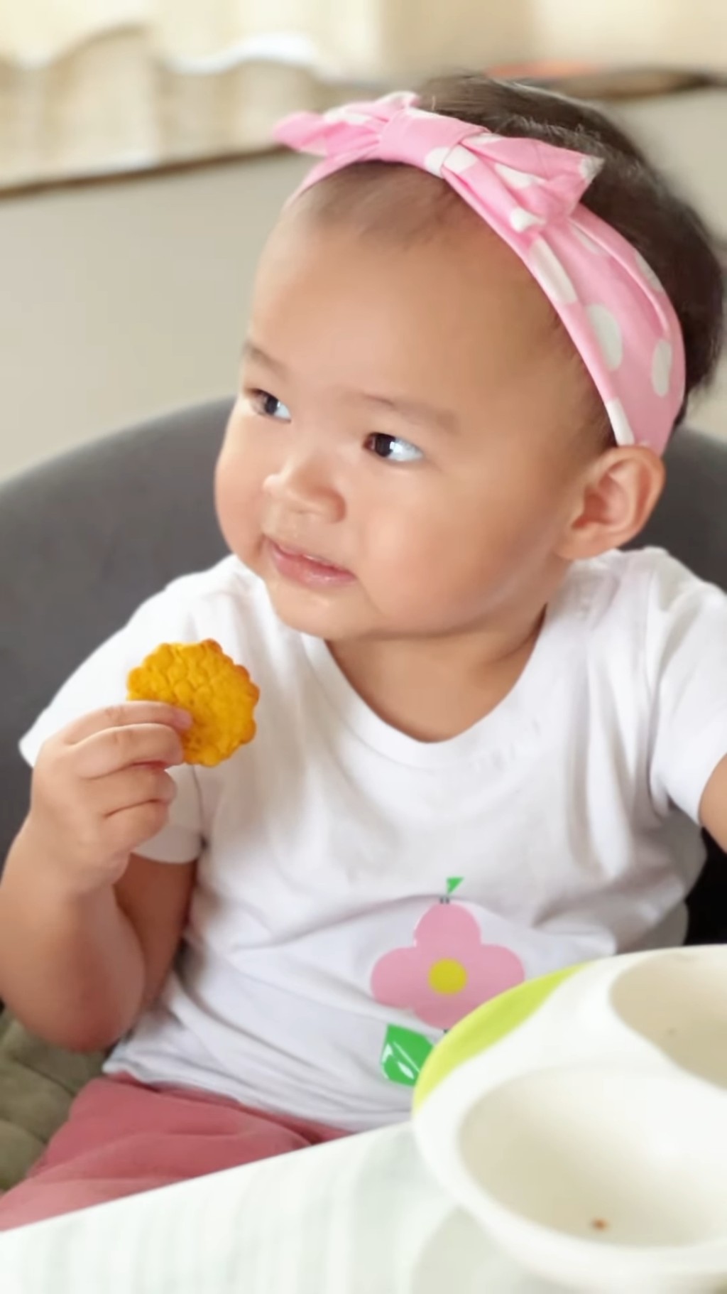 朱慧敏女兒吃得非常開心。