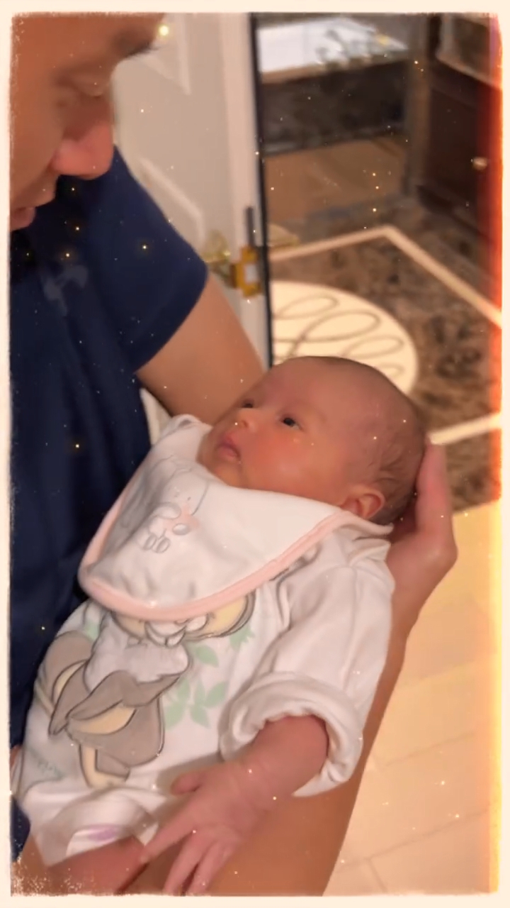 朱慧敏女兒萌爆成長表情逐格睇。 朱慧敏女兒萌爆成長表情逐格睇。