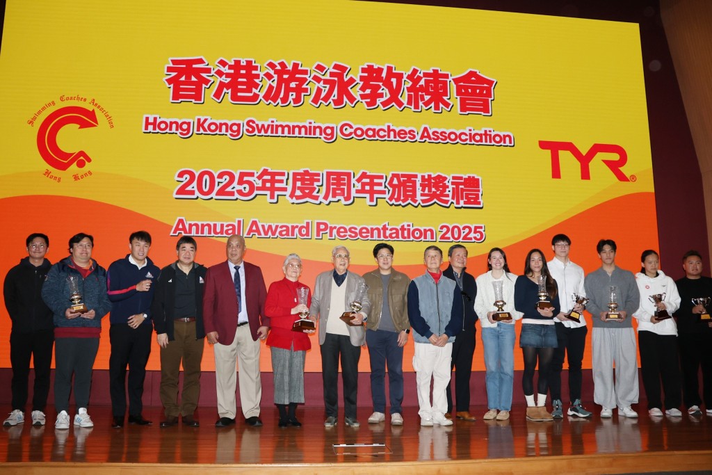 各得獎者跟嘉賓合照。徐嘉華攝 各得獎者跟嘉賓合照。徐嘉華攝