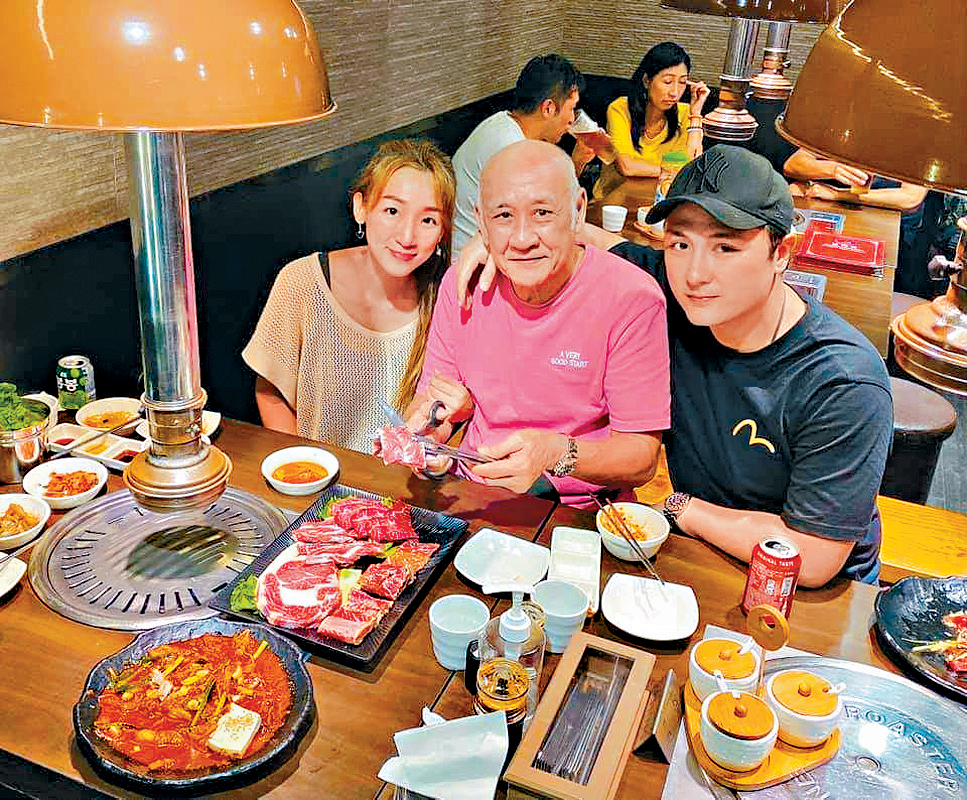 李泳豪的太太Agnes（左）被拒出席奶奶施明喪禮。