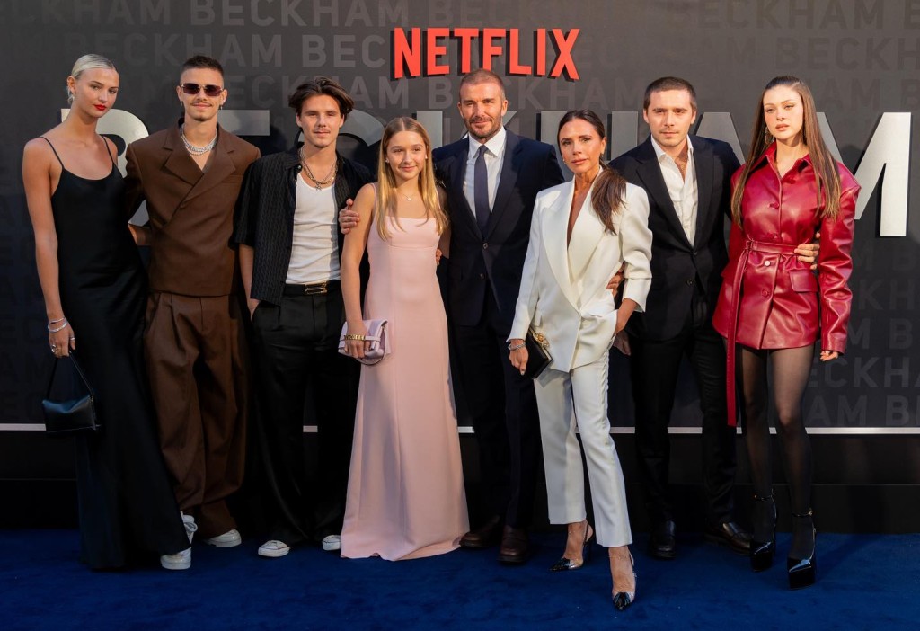 碧咸一家六口早前一同出席Netflix纪录片《碧咸传》的首映礼。