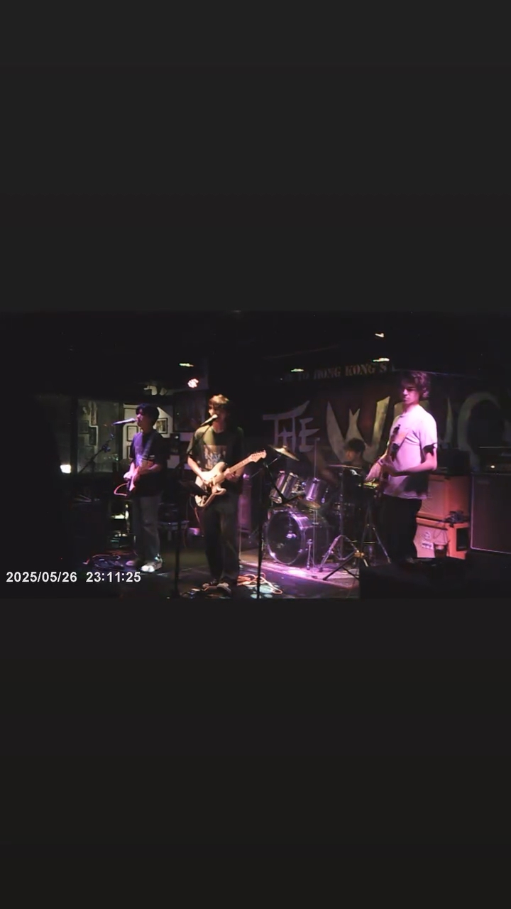 張慕童與友人夾BAND。 張慕童與友人夾BAND。