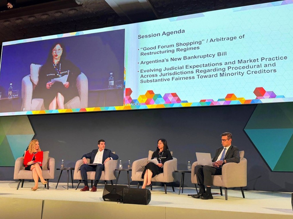 香港大律师公会副主席薛日华资深大律师（右二）获邀担任其中一场专题讨论的演讲嘉宾。