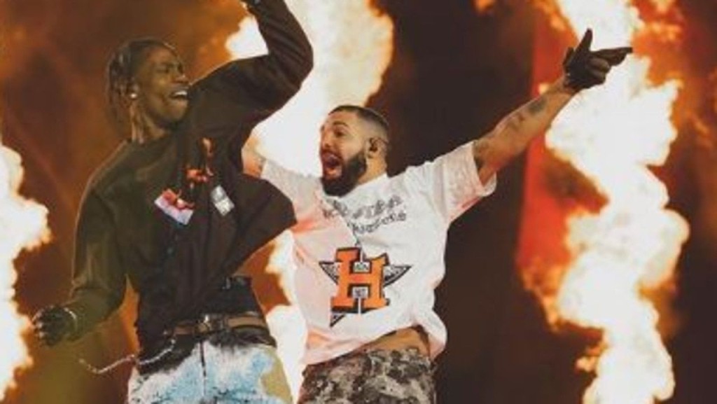 Travis與Drake出席「Astroworld音樂節」，發生人踩人意外，並造成傷亡。