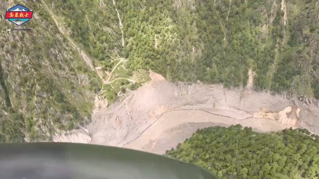 西藏自治区发生山洪和泥石流后的空拍画面。 路透社
