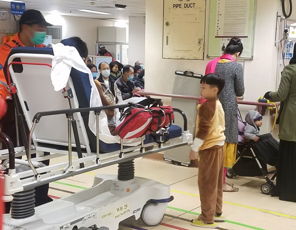 傷者清醒送院治理。
