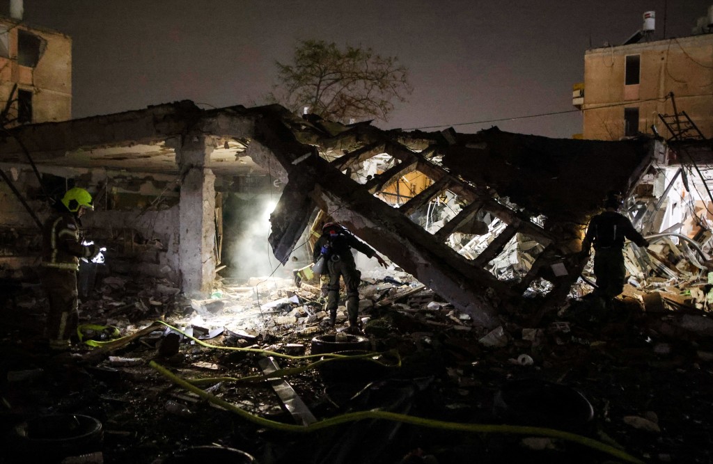 此次攻擊命中市中心住宅區，屬「直接命中」，現場造成嚴重破壞。路透社