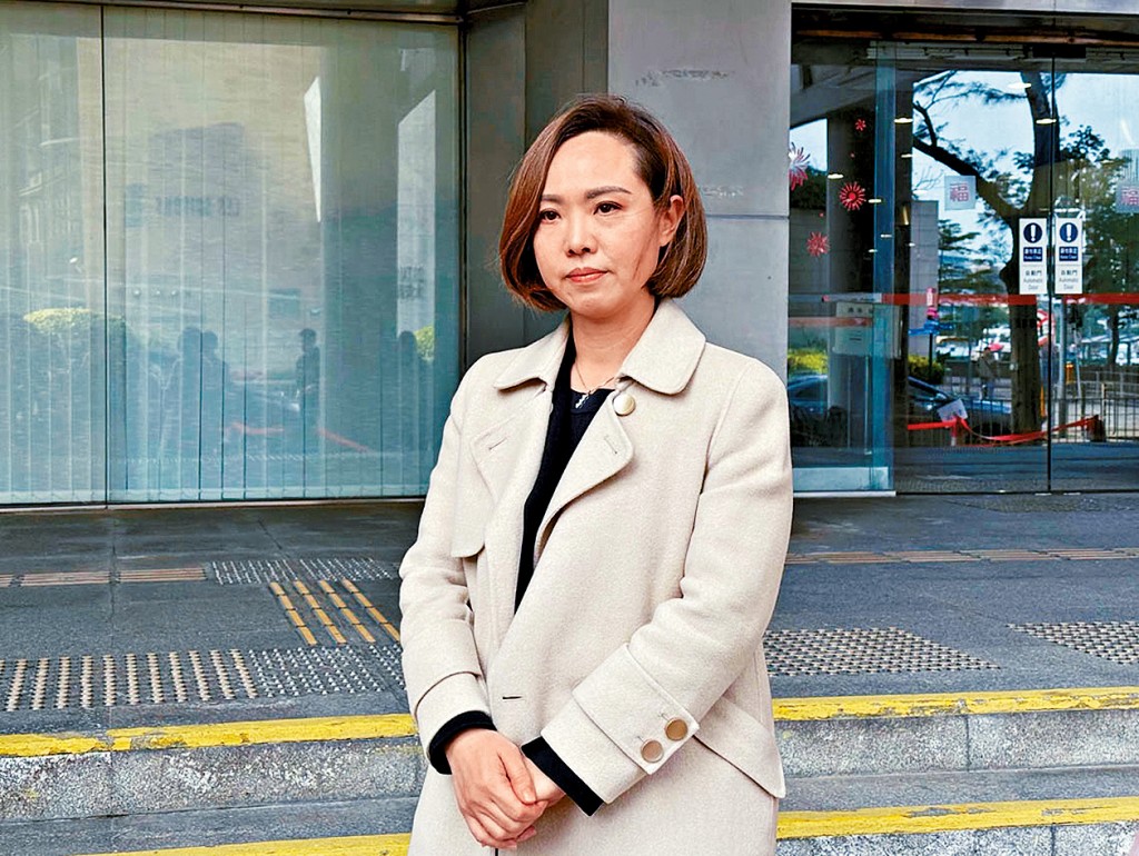 陳家珮昨於東區裁判法院親自承認一項不小心駕駛傳票罪。