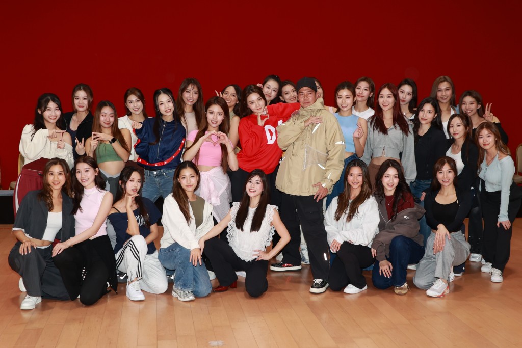 謝天華將在台慶搭檔今屆港姐冠軍陳詠詩及新生代女藝人共舞。 謝天華將在台慶搭檔今屆港姐冠軍陳詠詩及新生代女藝人共舞。