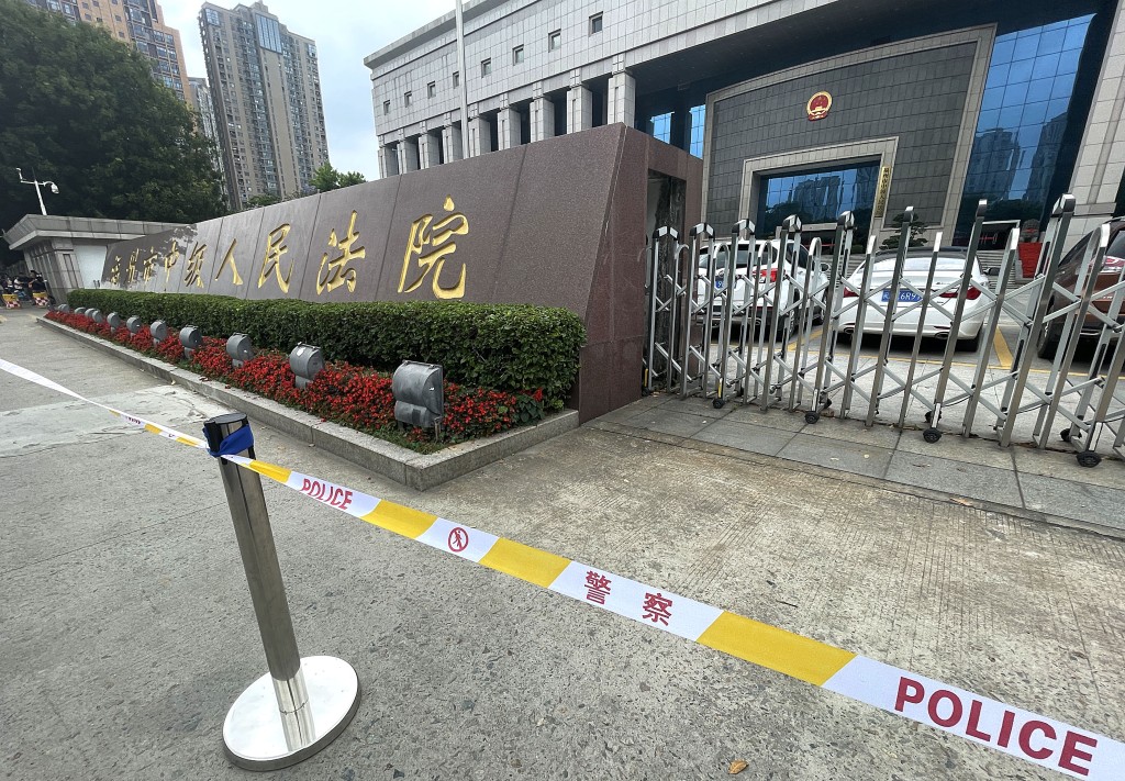 5月19日，福州市中级人民法院门前拉起了警戒线。 中新社