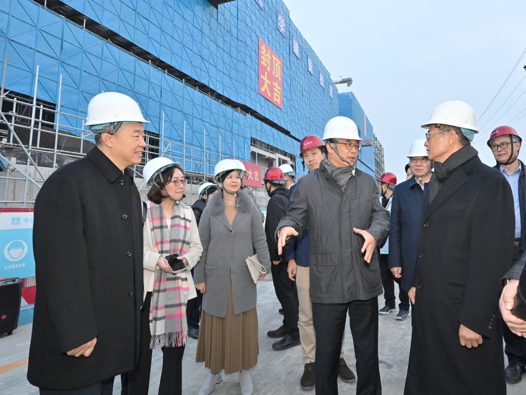 陳茂波日前到訪北京科技大學雄安校區的工地,了解其建設情況。陳茂波網誌圖片 陳茂波日前到訪北京科技大學雄安校區的工地,了解其建設情況。陳茂波網誌圖片