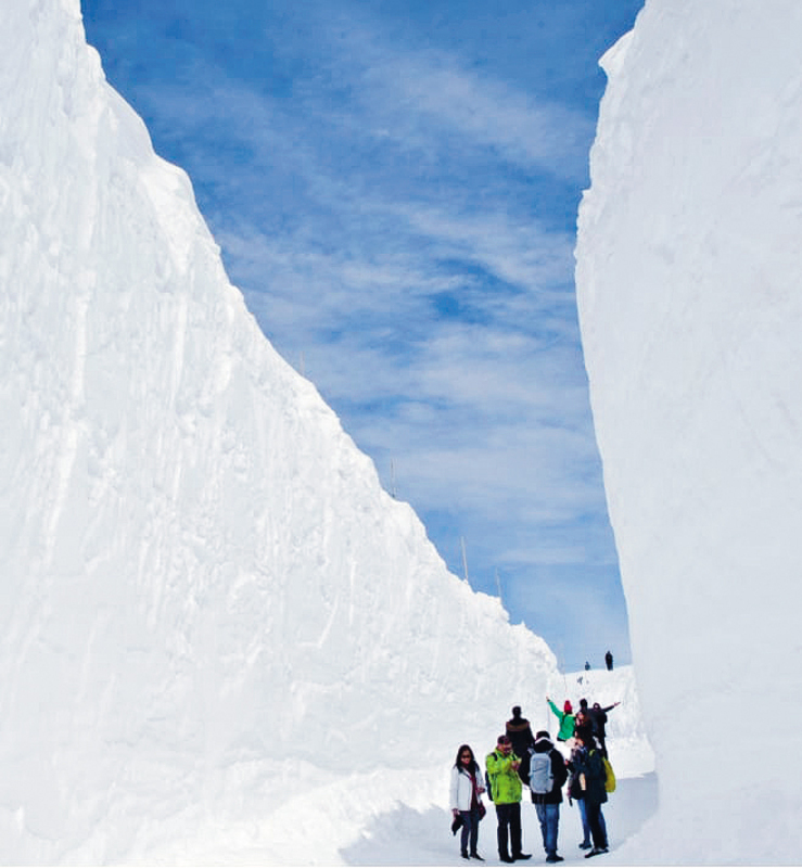 ●懾人的雪谷景致，一直吸引大量遊人來訪。