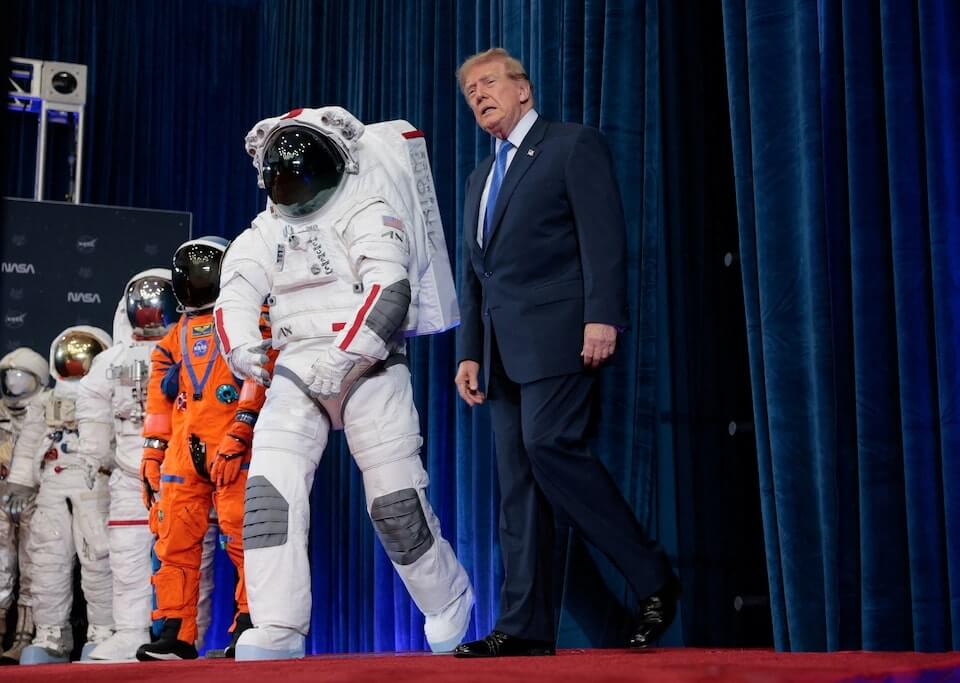 特朗普造訪NASA位於休斯敦的約翰遜太空中心。路透社