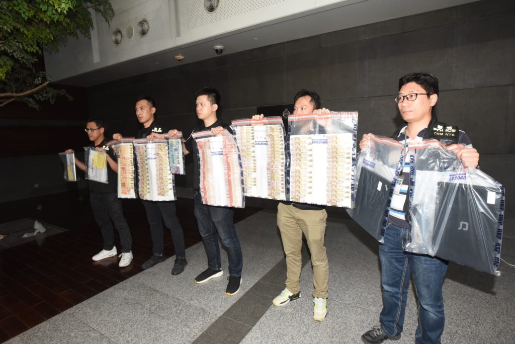 警方檢獲逾2000萬元波纜。徐裕民攝