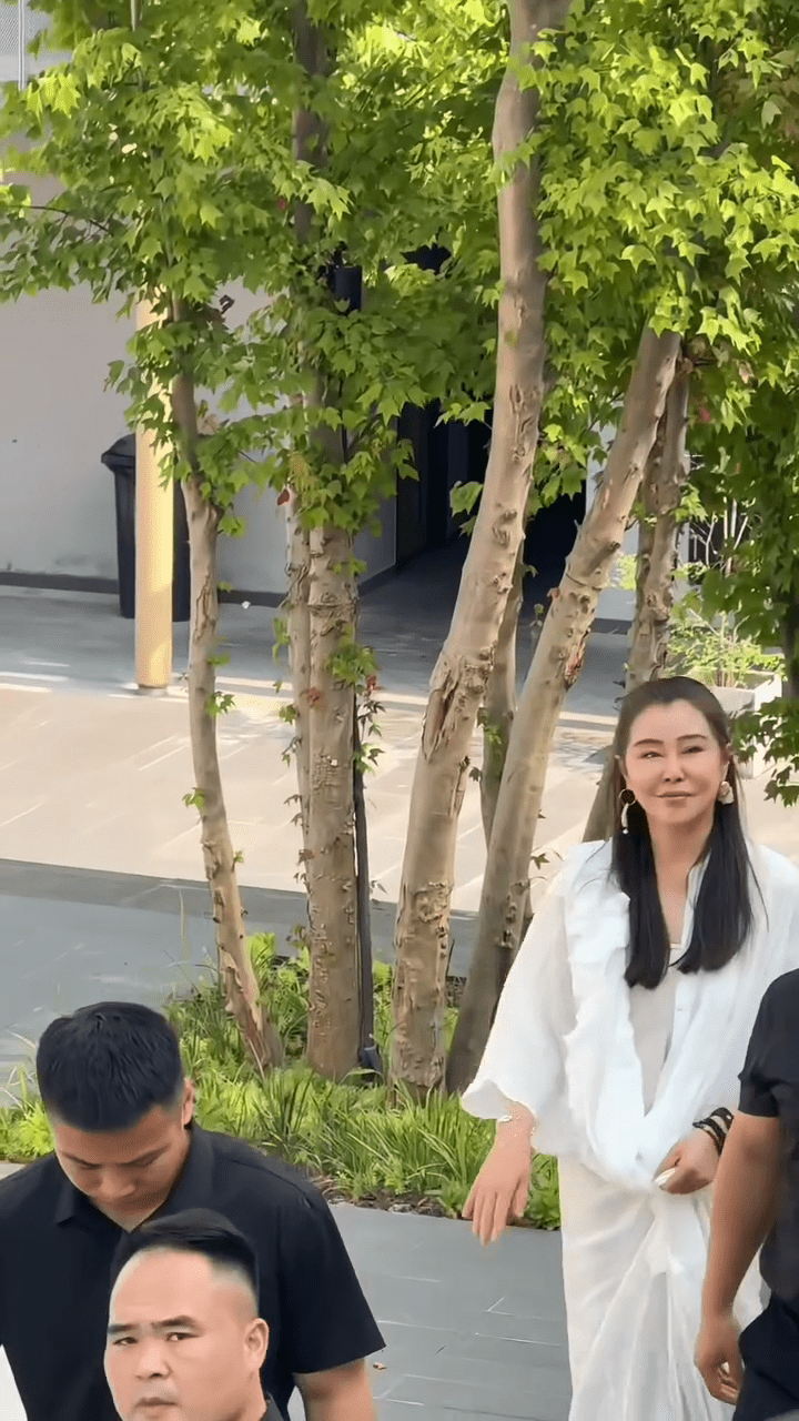 該粉絲分享不少王祖賢樣貌未經修飾的照片及影片。