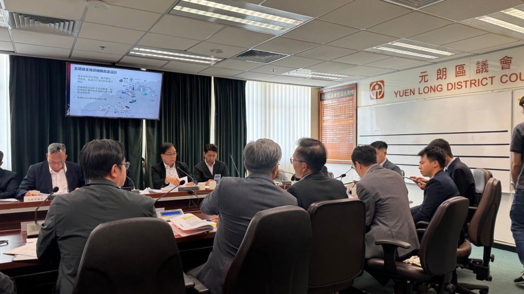 路政署與港鐵公司代表主動聯繫相關持份者充分解說方案。運輸及物流局FB圖片 路政署與港鐵公司代表主動聯繫相關持份者充分解說方案。運輸及物流局FB圖片