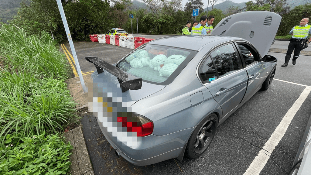警新娘潭路反非法賽車 12車涉非法改裝被拖走檢驗