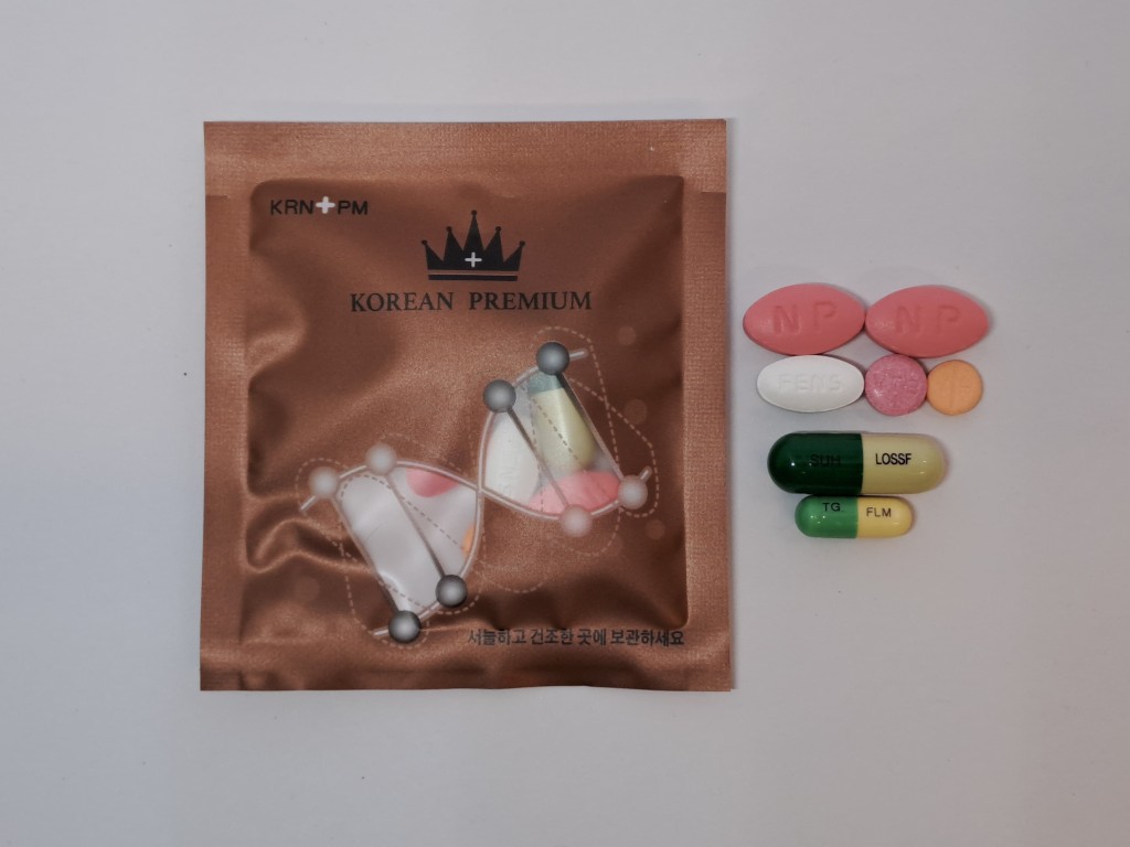 衞生署正調查一宗網上非法出售含有未標示受管制藥物成分的減肥藥個案,並提醒市民切勿購買或服用該產品,以免對健康構成風險。 衞生署正調查一宗網上非法出售含有未標示受管制藥物成分的減肥藥個案,並提醒市民切勿購買或服用該產品,以免對健康構成風險。