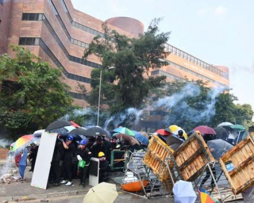 5男女涉理大衝突事件串謀暴動被捕。 資料圖片