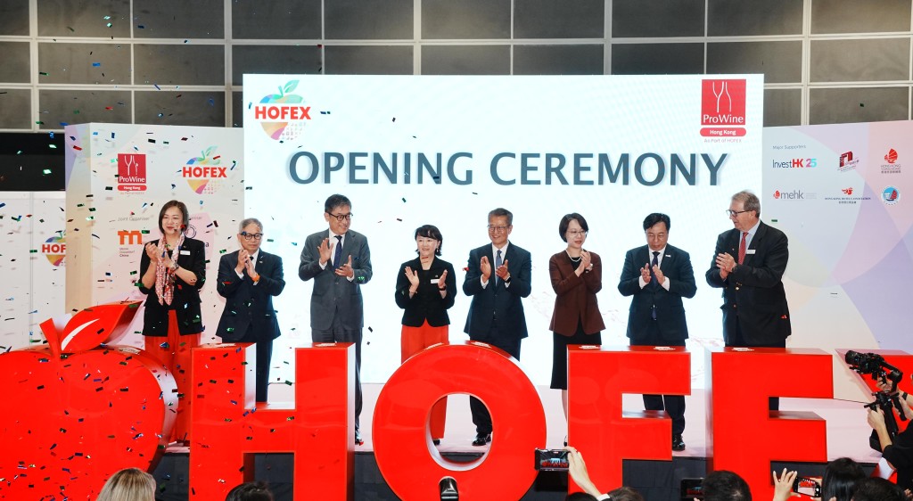 亞洲頂尖國際食品餐飲及酒店設備展HOFEX及國際葡萄酒與烈酒貿易展覽會今日於灣仔會展開幕。汪旭峰攝 亞洲頂尖國際食品餐飲及酒店設備展HOFEX及國際葡萄酒與烈酒貿易展覽會今日於灣仔會展開幕。汪旭峰攝