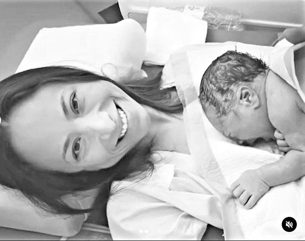 今年離婚的道端Angelica剛誕下第2胎，並公開與BB合照。