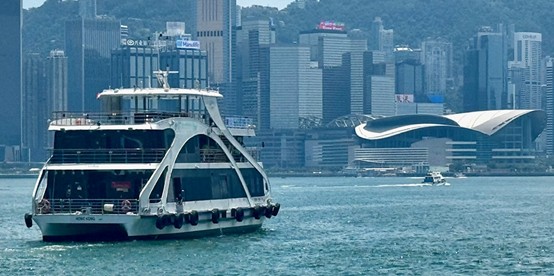 水上的士近日推出多項服務改善方案,以便利市民及乘客乘搭水上的士遊覽維港沿岸景點。陳美寶網誌 水上的士近日推出多項服務改善方案,以便利市民及乘客乘搭水上的士遊覽維港沿岸景點。陳美寶網誌