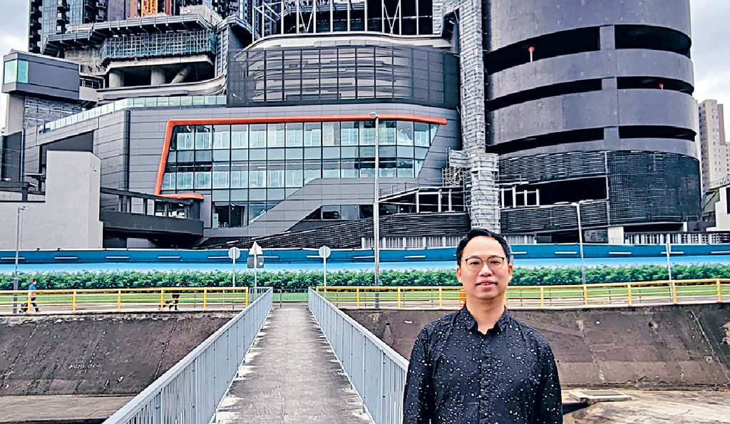 ■香港伍倫貢學院科學院副院長劉浩霖表示，背後是位於大圍的新校舍，將於下學年啟用。