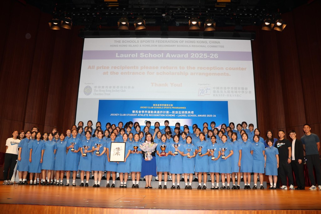 协恩中学夺得团体总冠军(女子组)。徐嘉华摄 协恩中学夺得团体总冠军(女子组)。徐嘉华摄