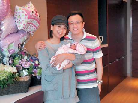 汪琳於2011年為丈夫剖腹誕下女兒張梓彤。（東周刊圖片）