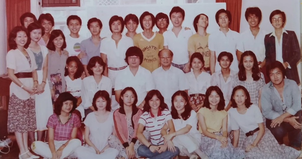 李成昌为无线1978年第8期艺员训练班毕业生，同届同学有汤镇业、鲁振顺、艾威、刘少君、廖启智、陈敏儿、景黛音、周秀兰等。