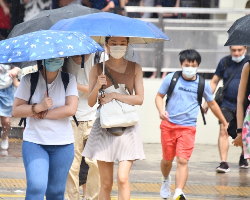 預測今日多雲有幾陣雨。資料圖片