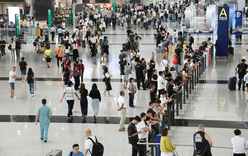 轉機停車場為大灣區旅客提供自駕來港登機的另一選擇。資料圖片 轉機停車場為大灣區旅客提供自駕來港登機的另一選擇。資料圖片