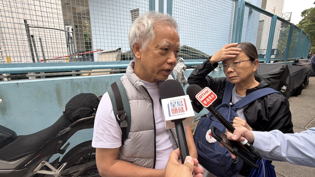 宏福苑居民林先生到票站投票,直言投給「對香港發展最有利嗰個」。梁國峰攝 宏福苑居民林先生到票站投票,直言投給「對香港發展最有利嗰個」。梁國峰攝