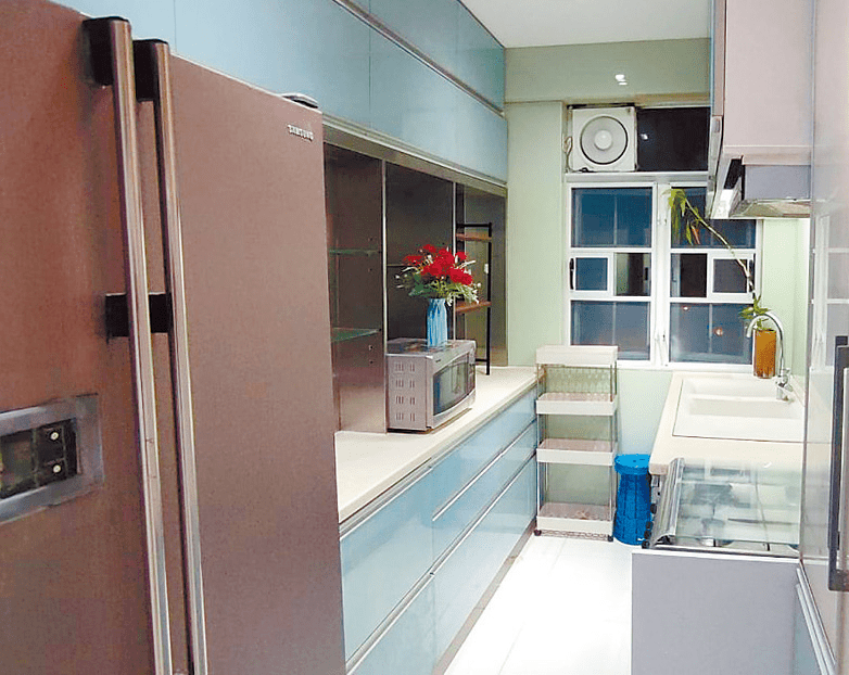 廚房設備齊全，空間更可容納多人一起入廚。