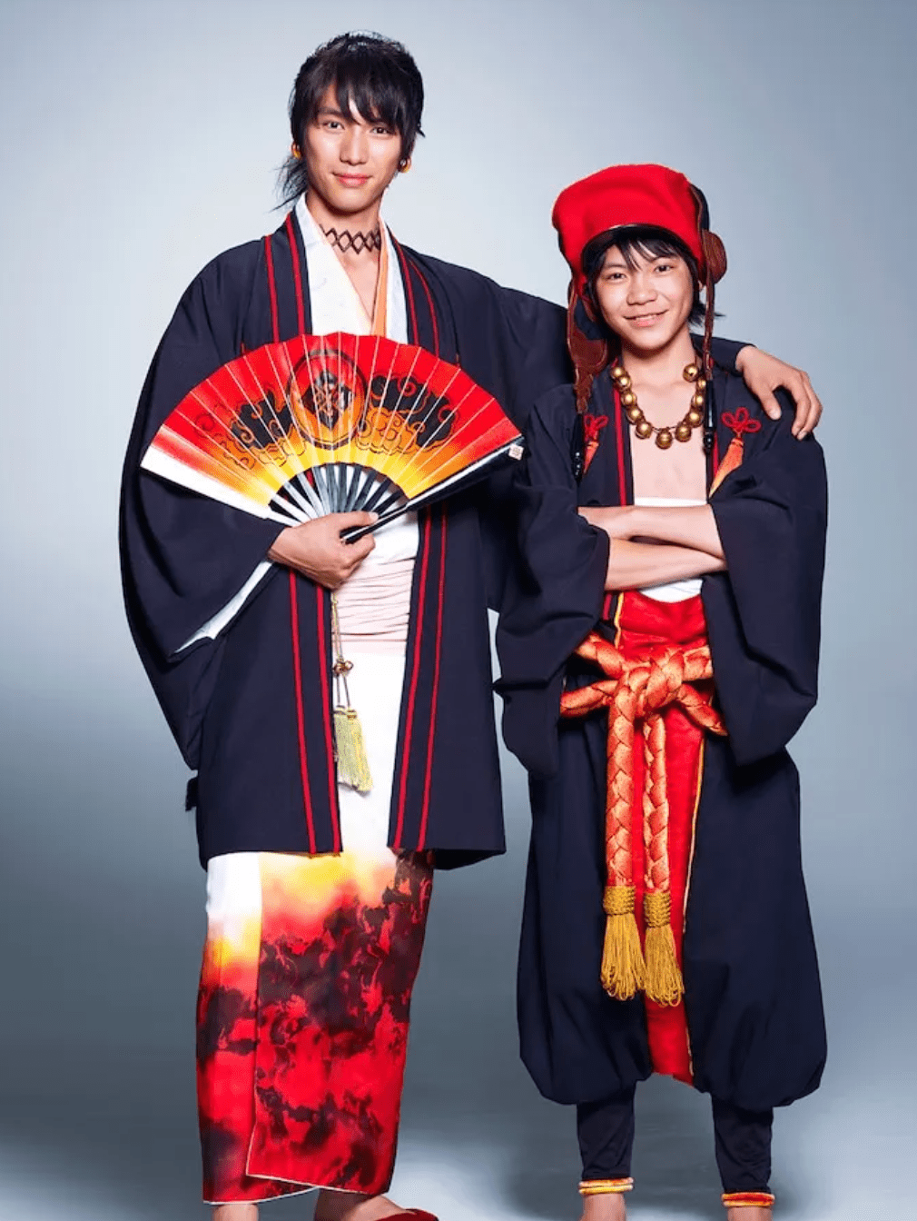 若山耀人（右）2018年與福士蒼汰演出電影《笑傲曇天》的劇照。