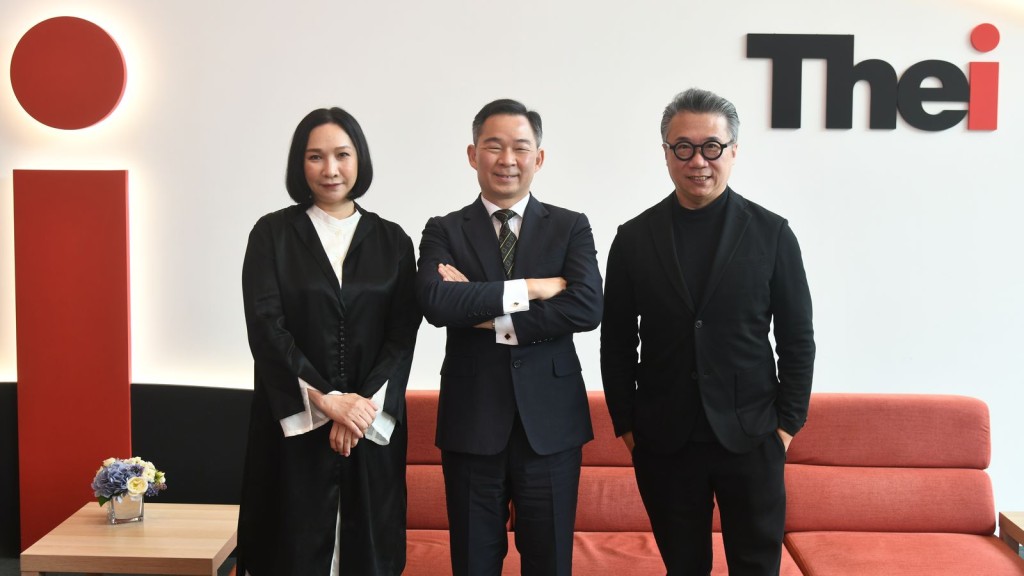 香港高等教育科技學院（THEi）校長劉建德教授（中）強調，THEi將繼續與業界伙伴保持緊密的聯繫，以支援香港工業的發展。