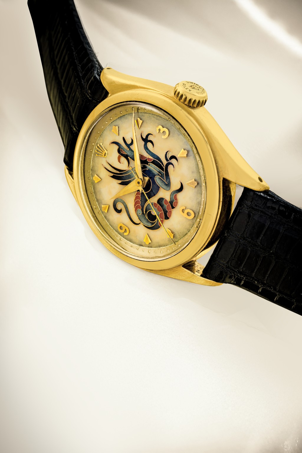 Rolex King's Art Collection 18K金自動上弦型號6100腕錶，配琺瑯錶盤抽繪龍，約1954年製。 成交價：11,870,000港元。