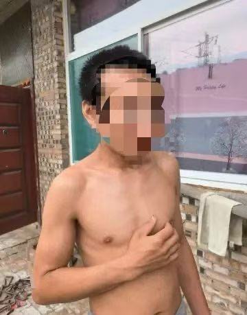 疑似智障人員在山西磚廠被迫從事苦力勞動。微博@上官正義 疑似智障人員在山西磚廠被迫從事苦力勞動。微博@上官正義