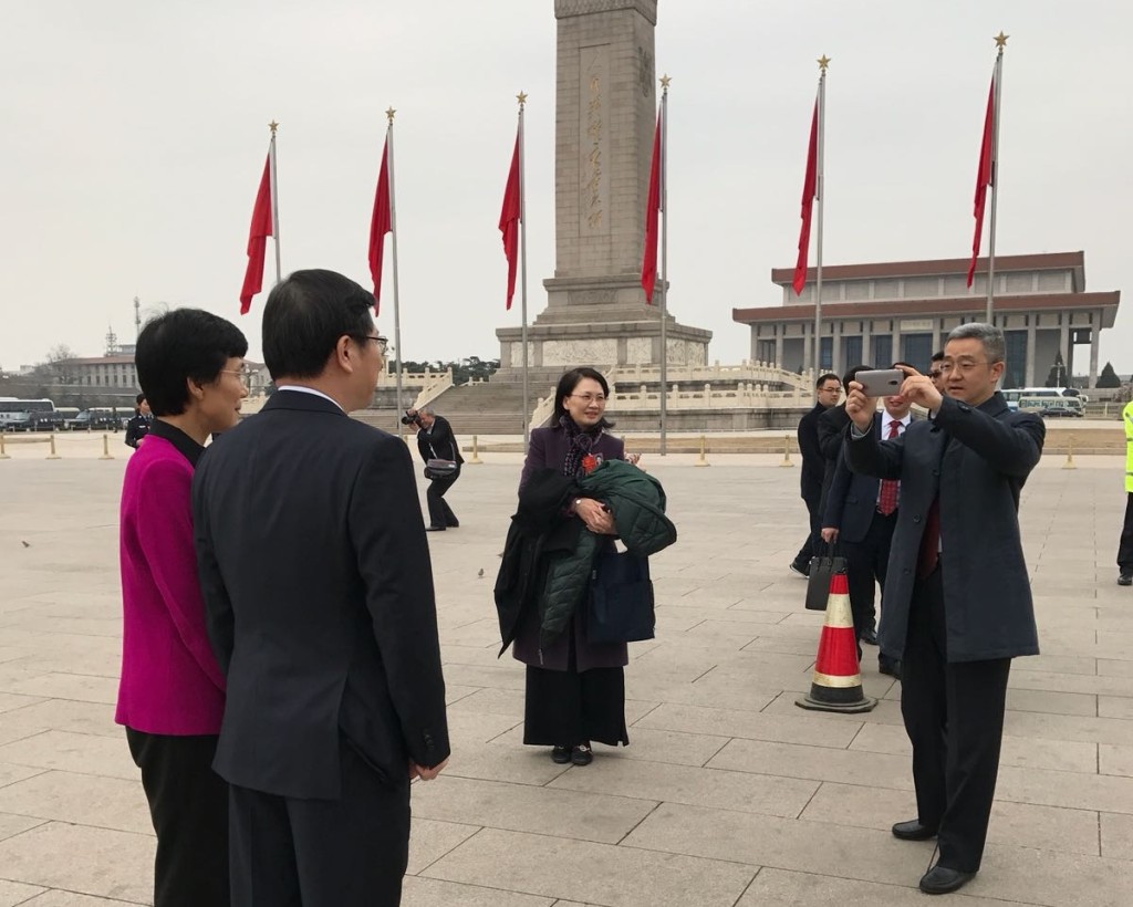 胡海峰充當攝影師。張言天攝