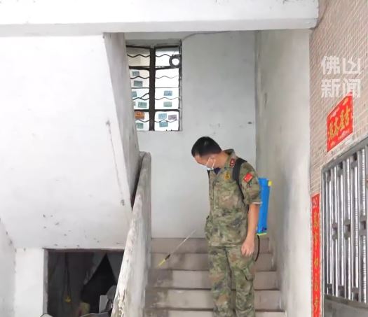 佛山出動逾600民兵，連續一周在各社區滅蚊。佛山傳媒中心