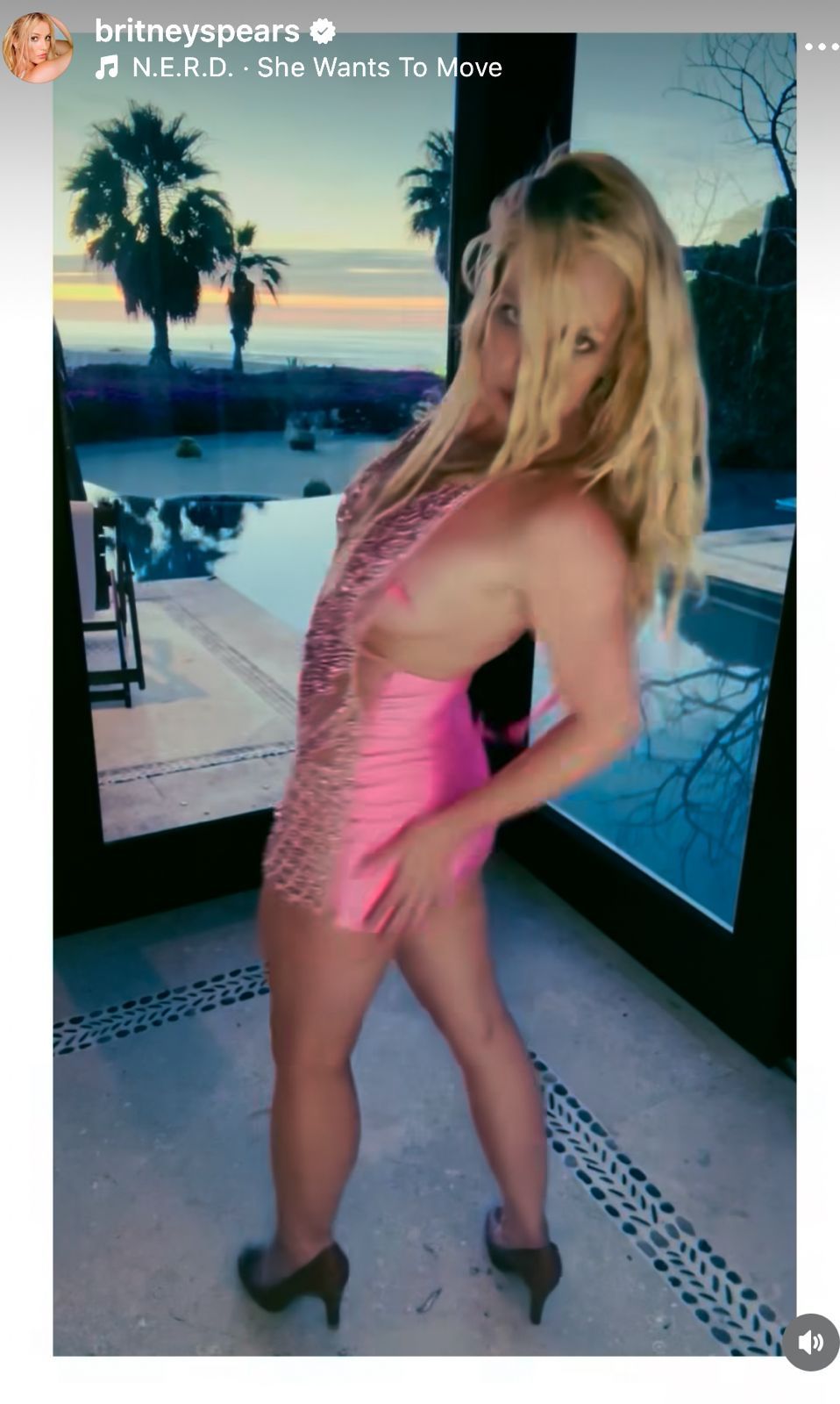 Britney經常上載性感跳舞片,其精神狀態一直惹人關注。 Britney經常上載性感跳舞片,其精神狀態一直惹人關注。