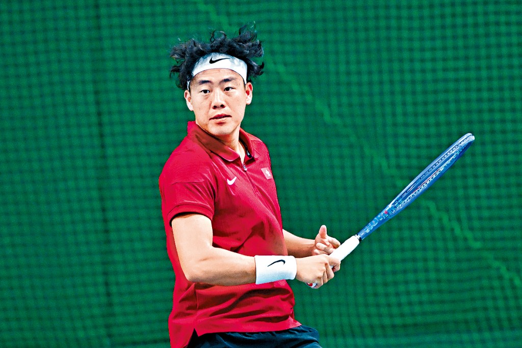 港網「一哥」黃澤林於男單直落2盤擊敗泰國選手，穩奪獎牌。