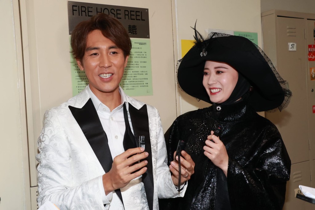 譚俊彥開心跟朱晨麗說多謝。