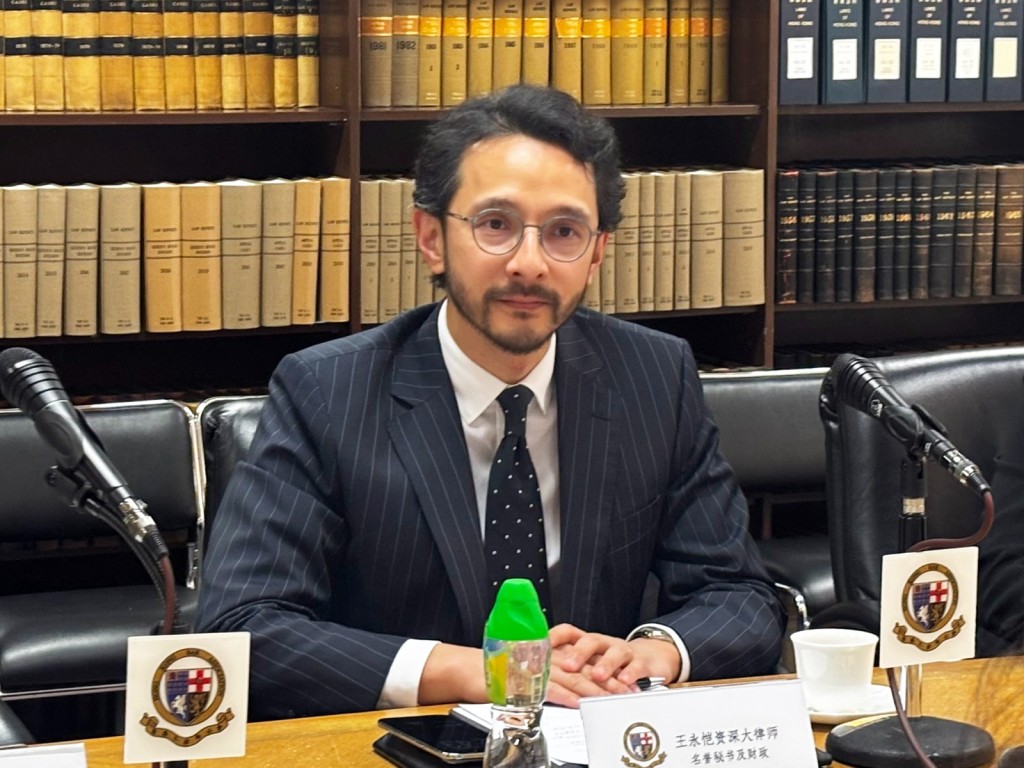 香港大律師公會名譽秘書及財政王永愷表示,大律師參與內地仲裁案件,可以從中分享處理國際商事仲裁的經驗。 香港大律師公會名譽秘書及財政王永愷表示,大律師參與內地仲裁案件,可以從中分享處理國際商事仲裁的經驗。
