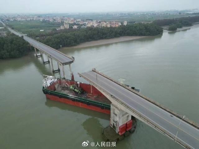 廣州南沙瀝心沙大橋被船隻撞斷。